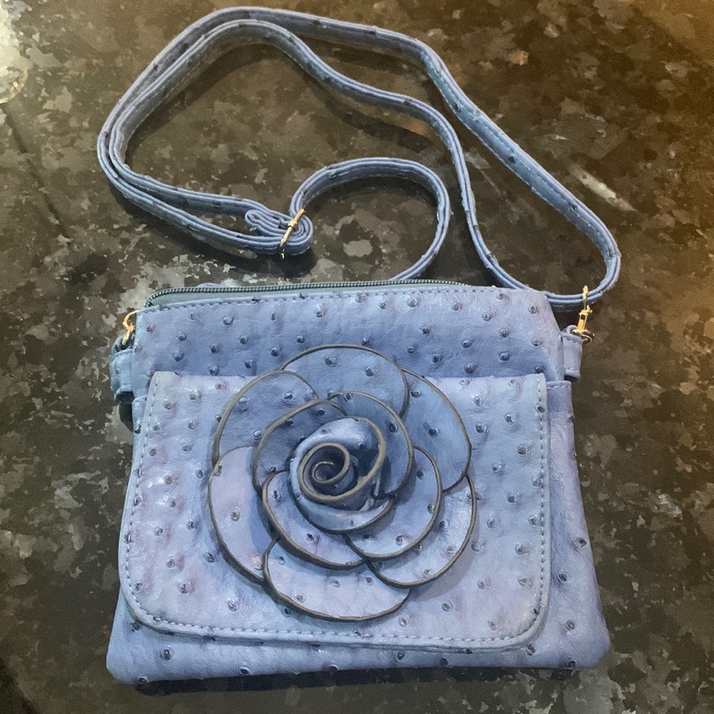 Periwinkle Blue Crossbody purse with adjustable strap never used